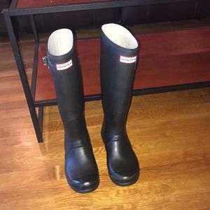 Matte black hunter boots like new!